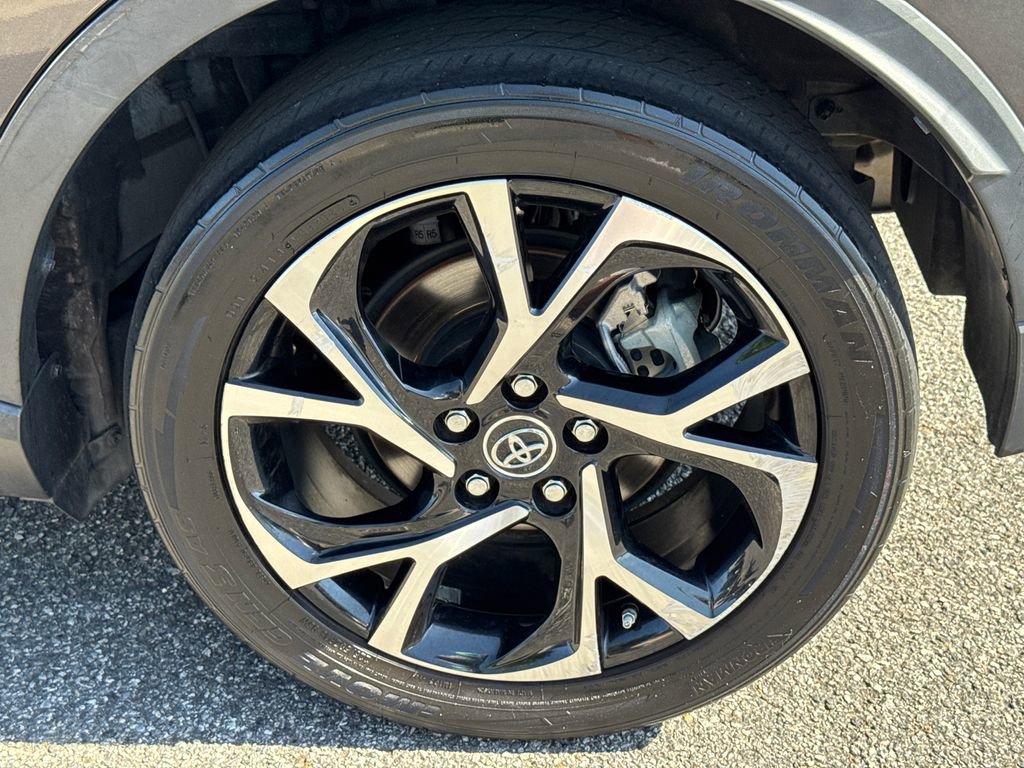 Used 2019 Toyota C-HR XLE image 19
