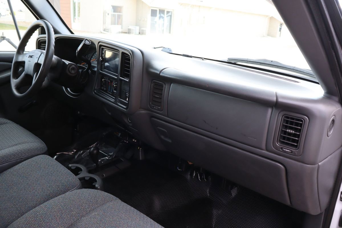 Used 2007 GMC Sierra 3500 W/T w/ Heavy-Duty Power Package image 16