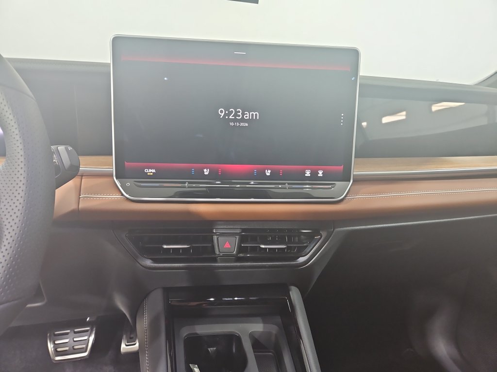New 2026 Volkswagen Tiguan SEL R-Line AWD/4WD image 18