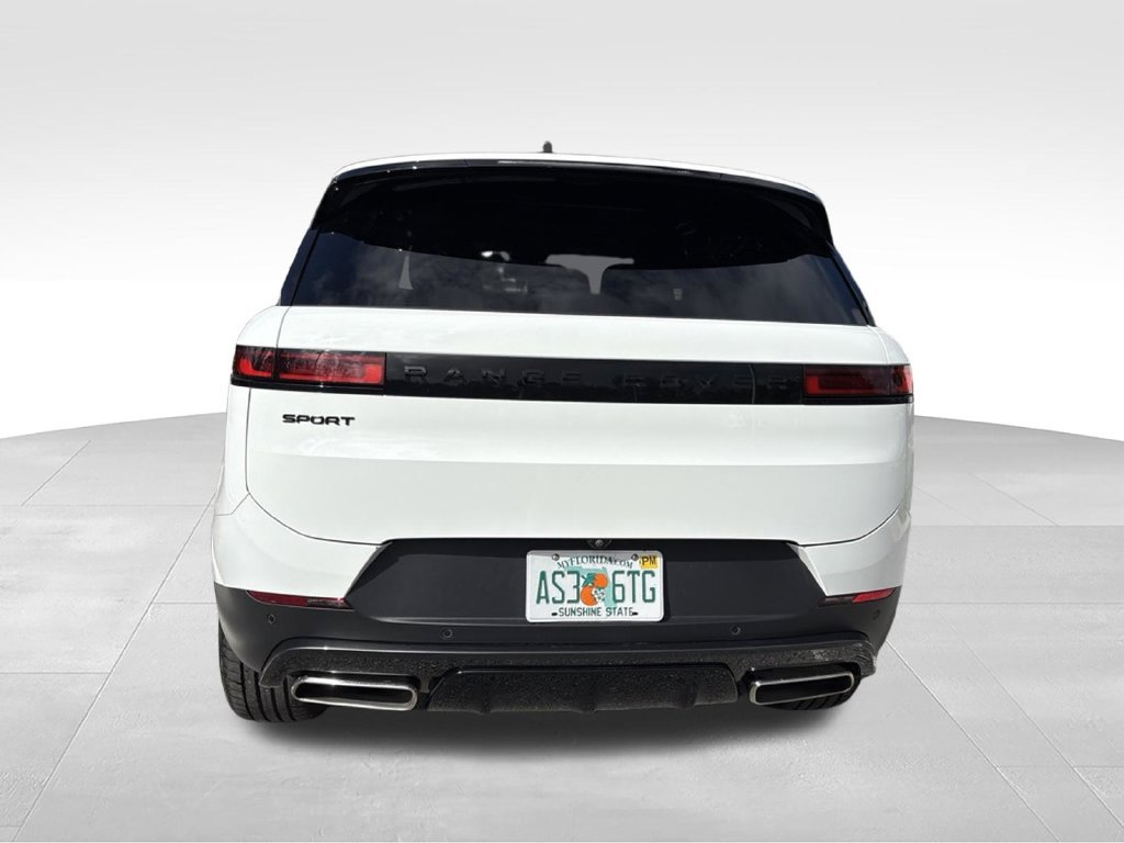 Used 2025 Land Rover Range Rover Sport SE AWD/4WD image 4