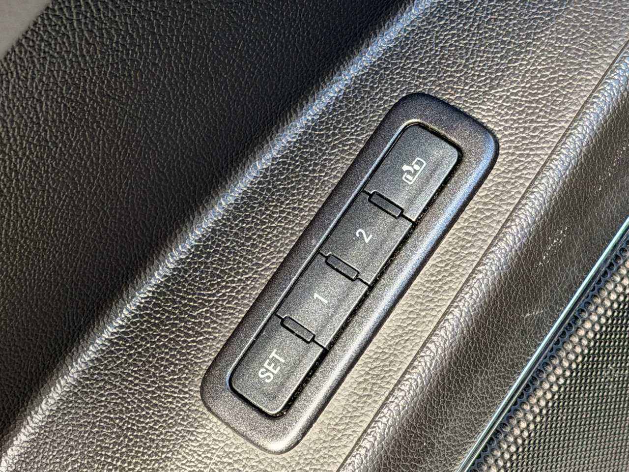 Used 2015 Chevrolet Tahoe LT image 25