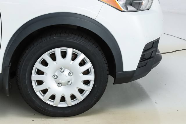 Used 2018 Nissan Kicks S FWD image 17