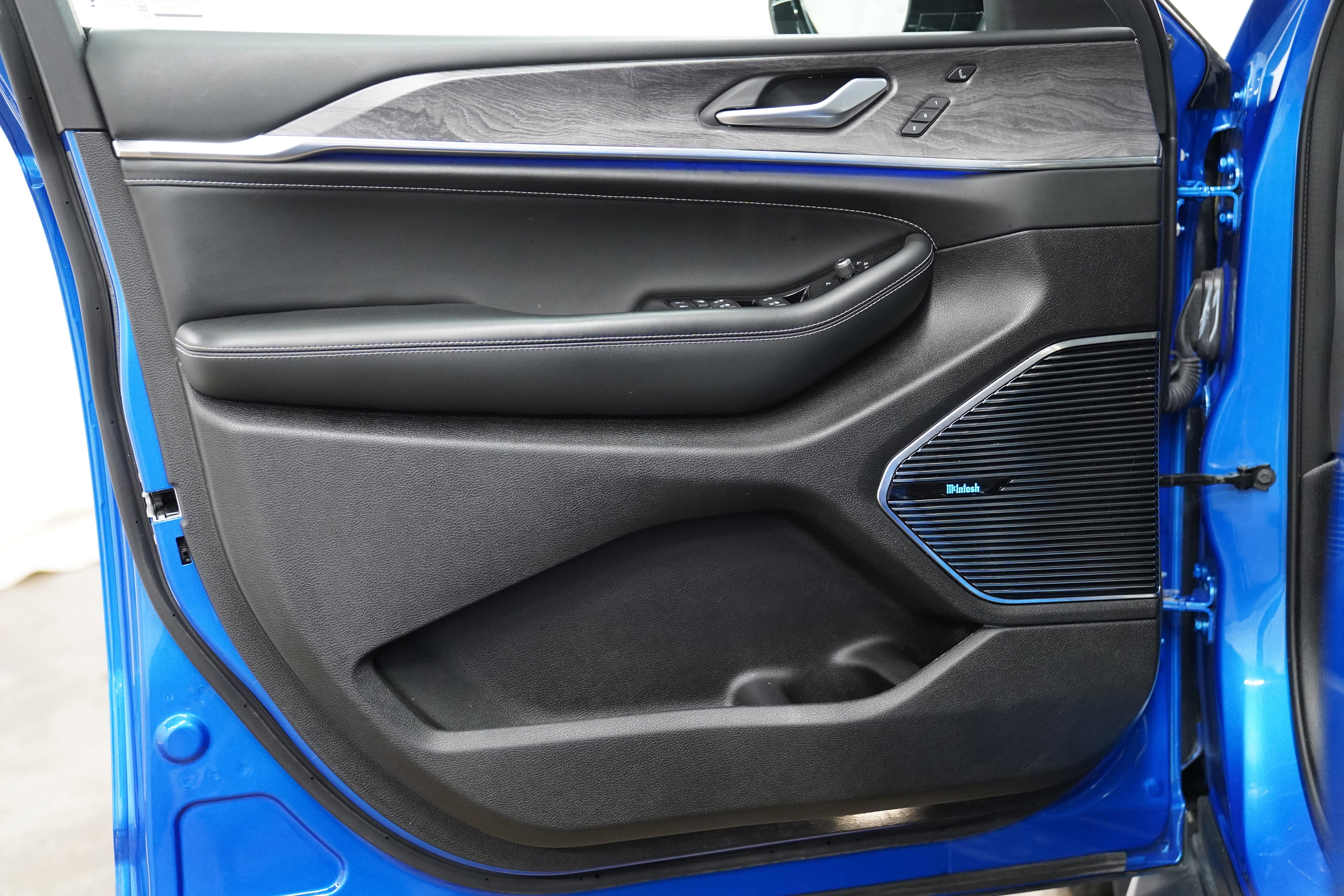 Used 2023 Jeep Grand Cherokee Overland w/ Advanced Protech Group III image 17