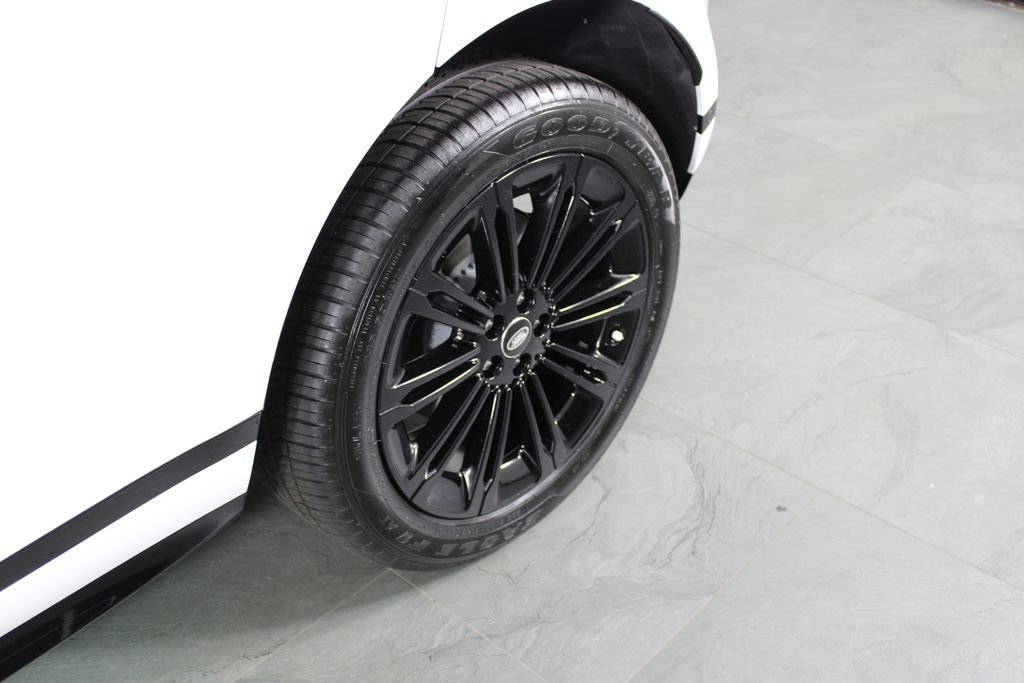 Used 2026 Land Rover Range Rover Evoque Dynamic SE image 11