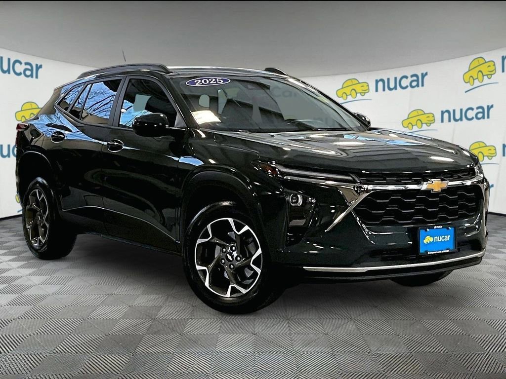 Used 2025 Chevrolet Trax LT w/ Driver Confidence Package