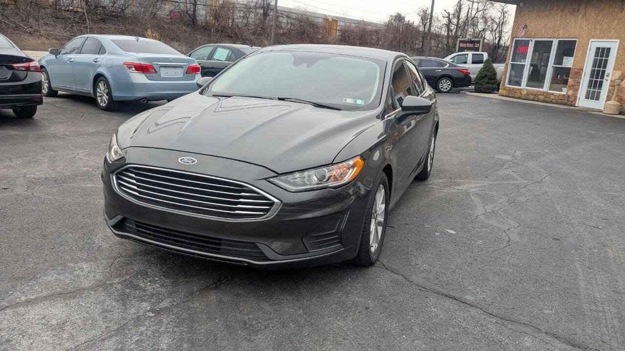 Used 2020 Ford Fusion SE image 2