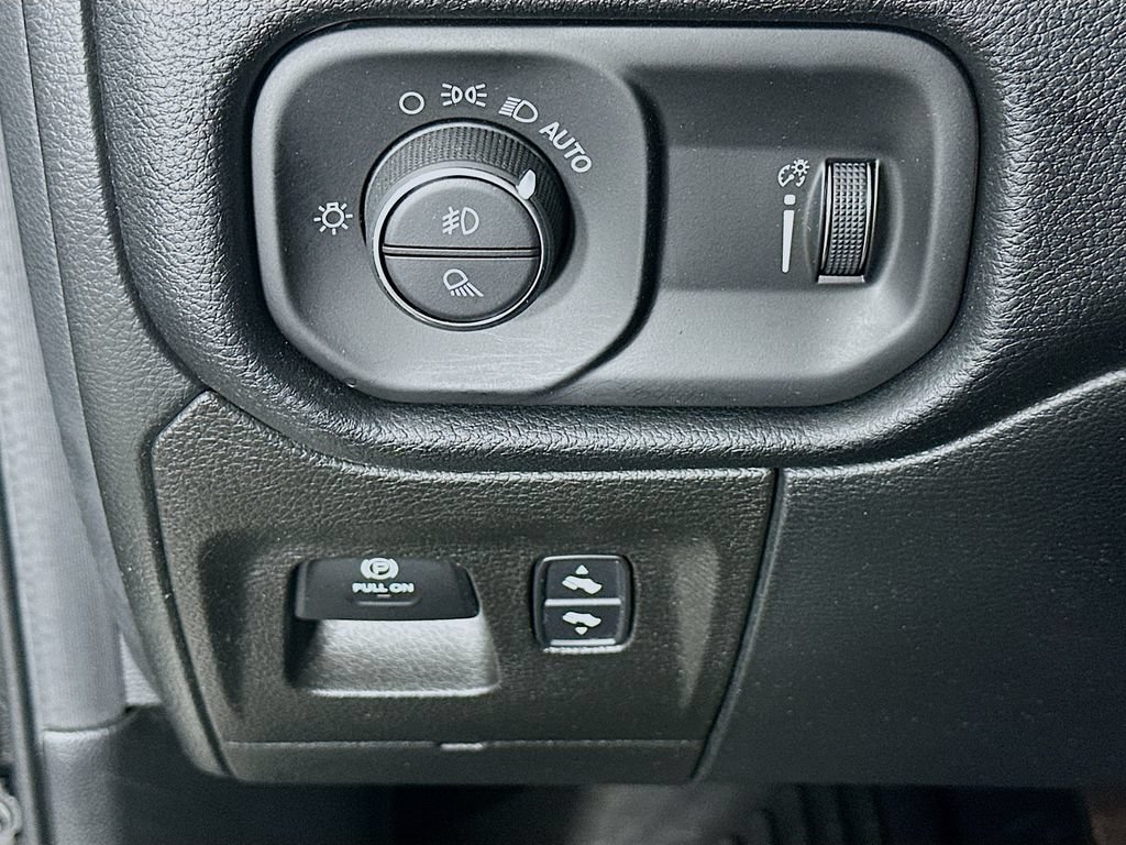 Used 2022 RAM 1500 Big Horn AWD/4WD image 18