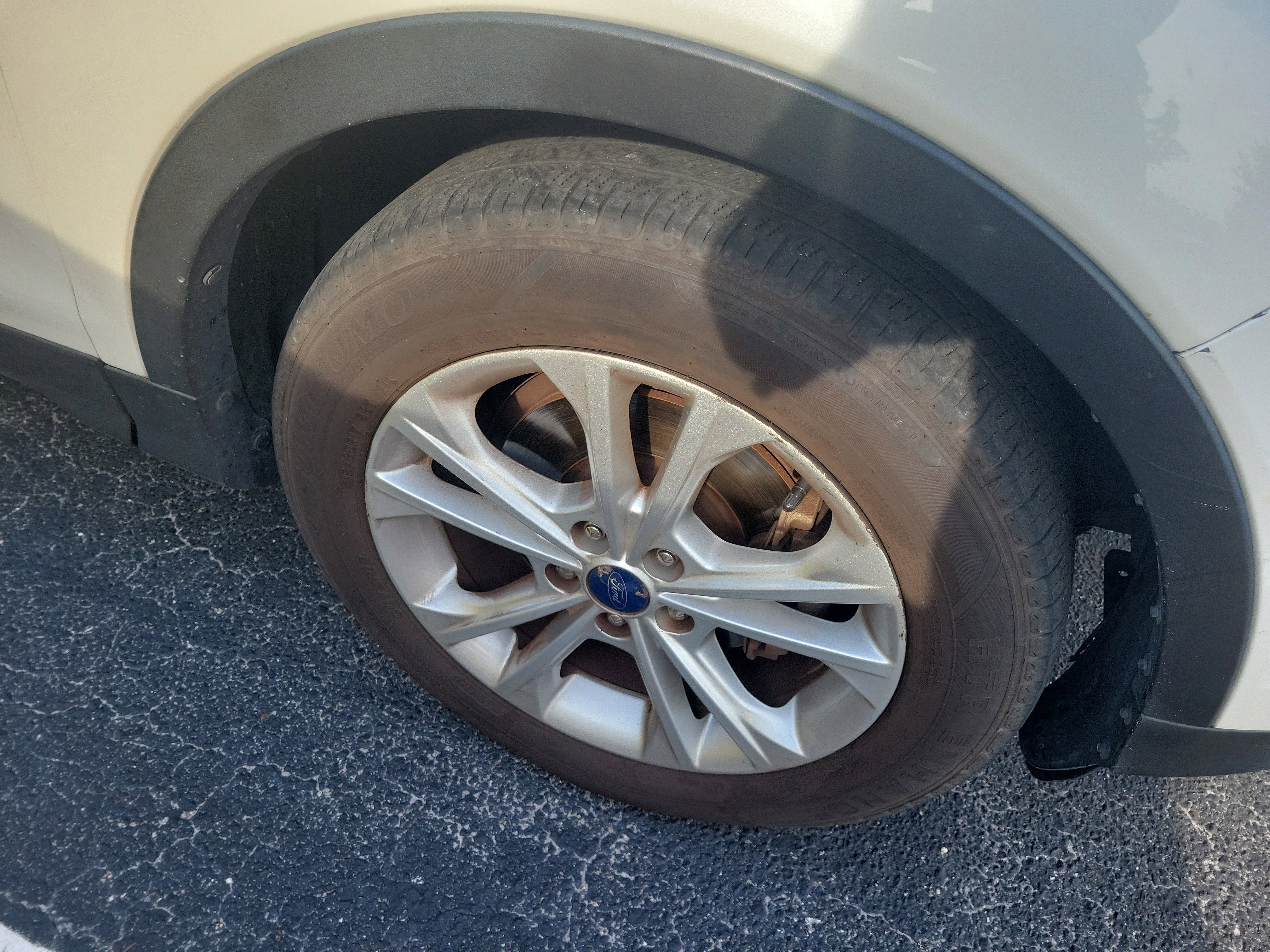 Used 2017 Ford Escape SE w/ SE Leather Comfort Package FWD image 8