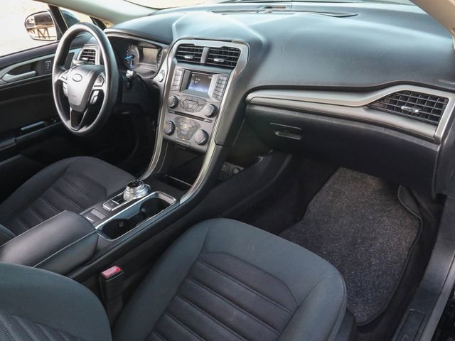 Used 2017 Ford Fusion SE FWD image 31