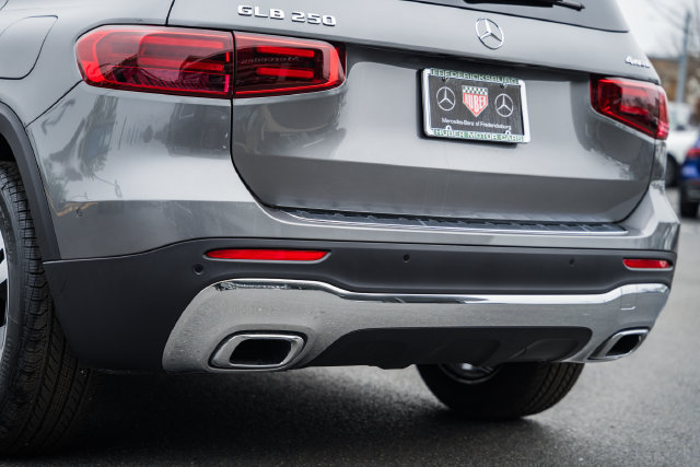 Used 2026 Mercedes-Benz GLB 250 4MATIC image 9