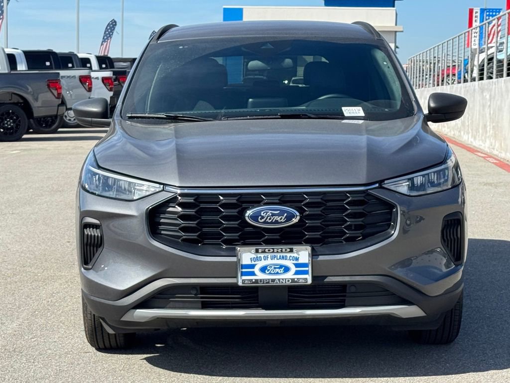 Used 2025 Ford Escape ST-Line w/ Cold Weather Package FWD image 2