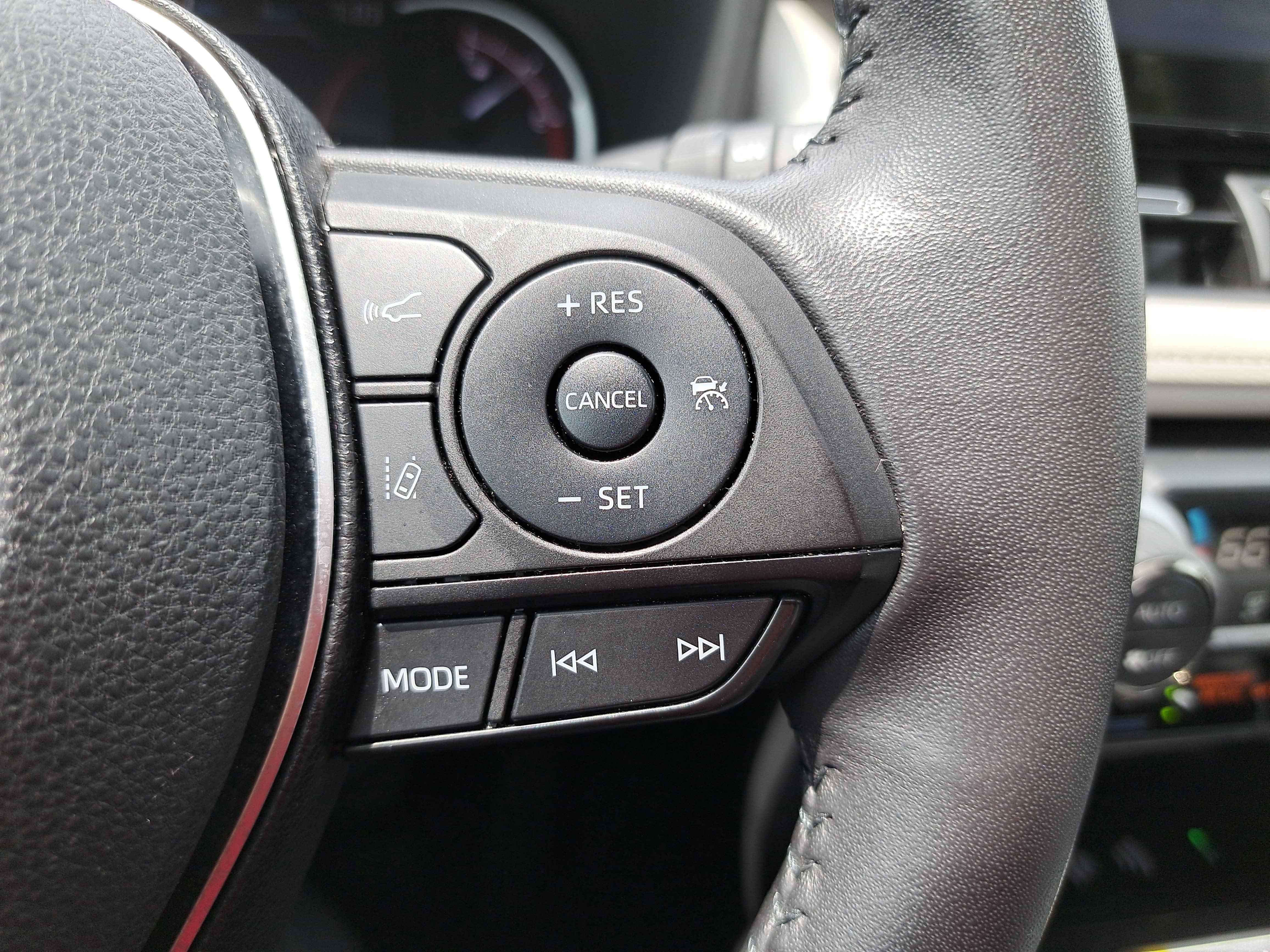 Used 2022 Toyota RAV4 Limited AWD/4WD image 18