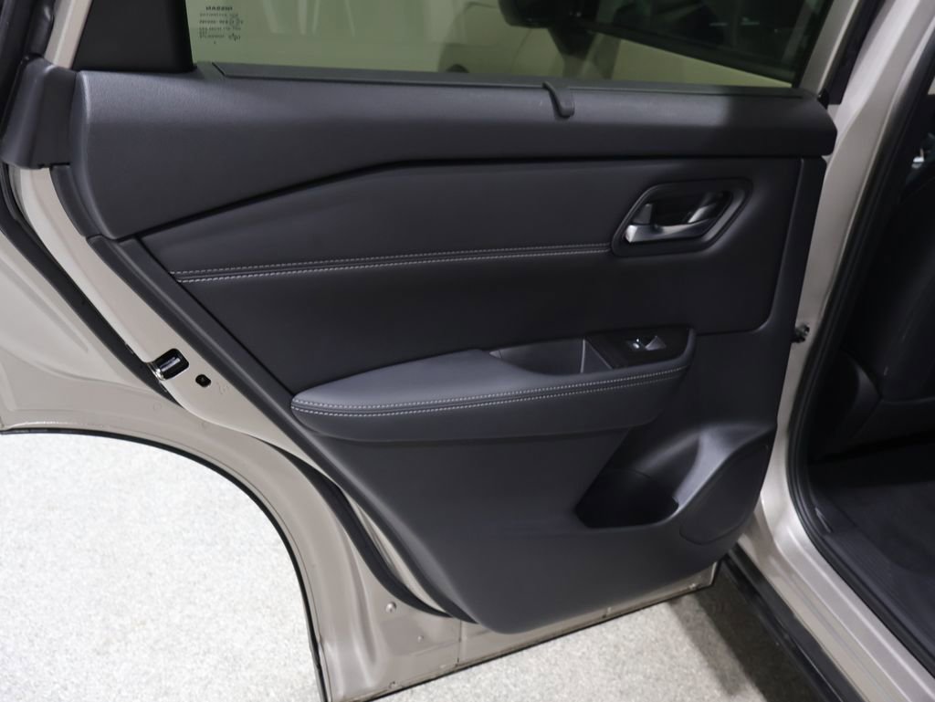 Used 2025 Nissan Rogue SL w/ SL Premium Package image 20