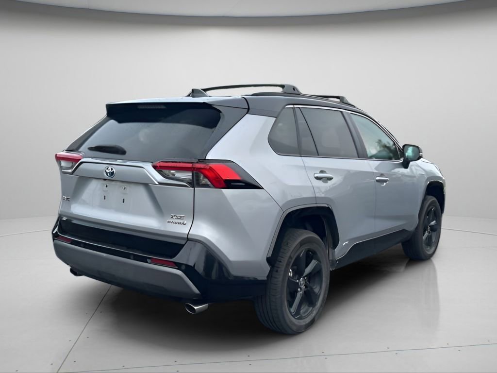Used 2021 Toyota RAV4 XSE AWD/4WD image 4