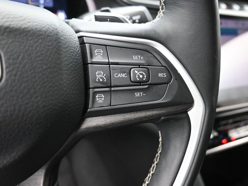 Used 2022 Jeep Grand Cherokee L Limited image 7