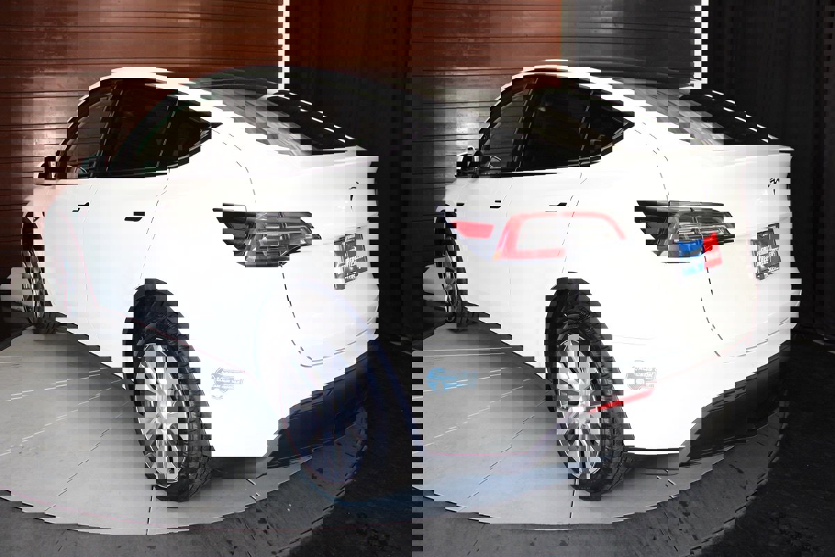 Used 2021 Tesla Model Y Long Range image 8