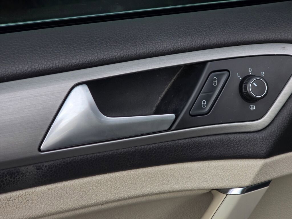 Used 2016 Volkswagen Golf SE image 20