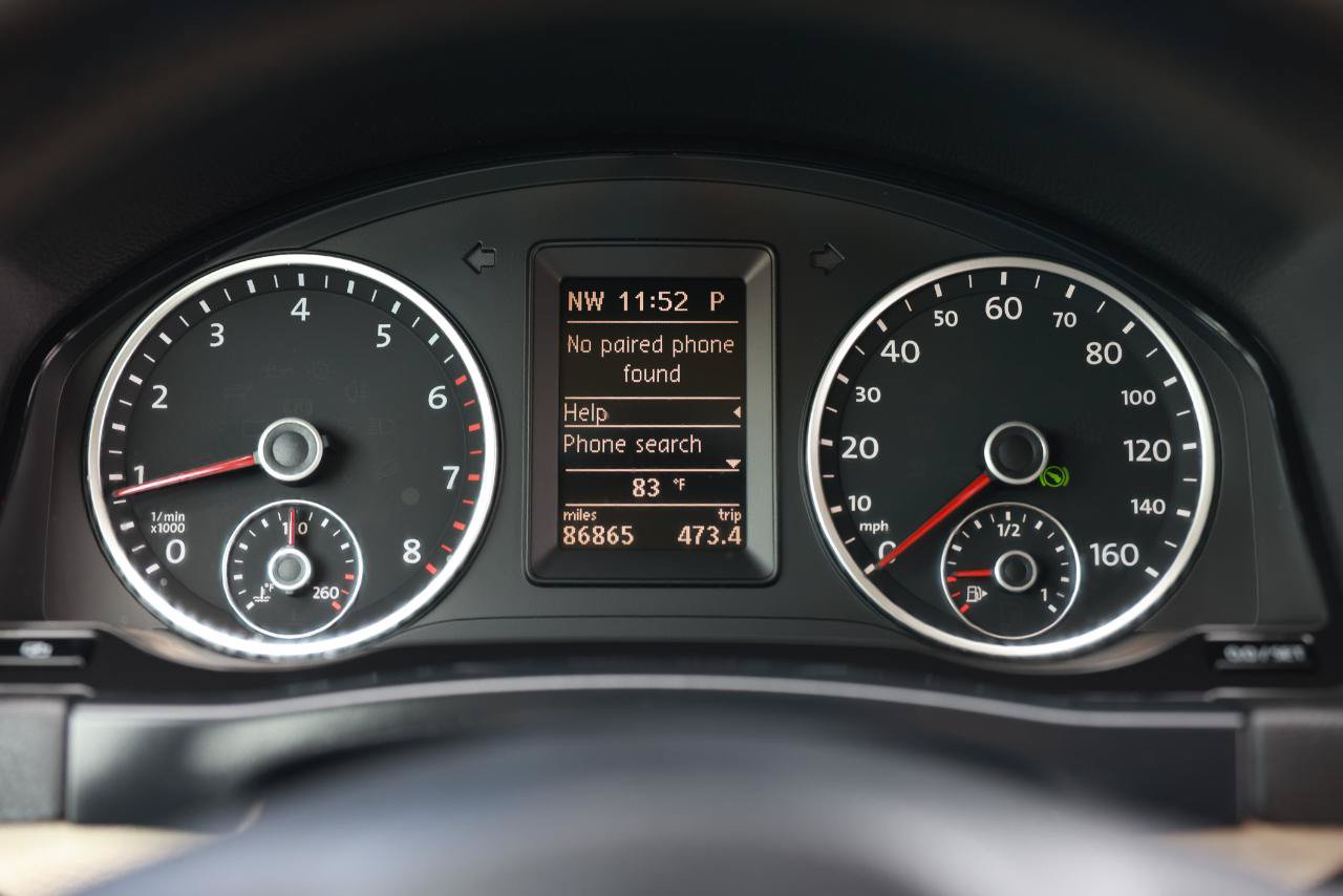 Used 2011 Volkswagen Tiguan SE FWD image 30