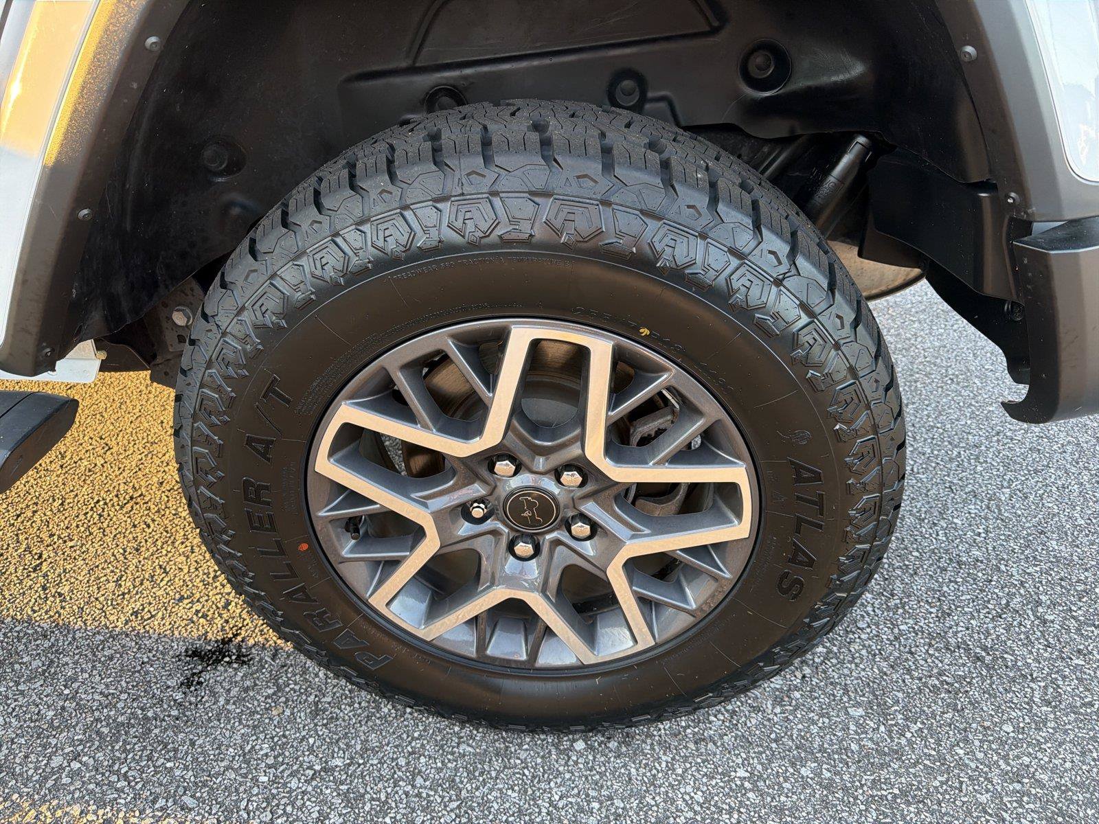 Used 2025 Jeep Wrangler Unlimited Sahara w/ Safety Group AWD/4WD image 18