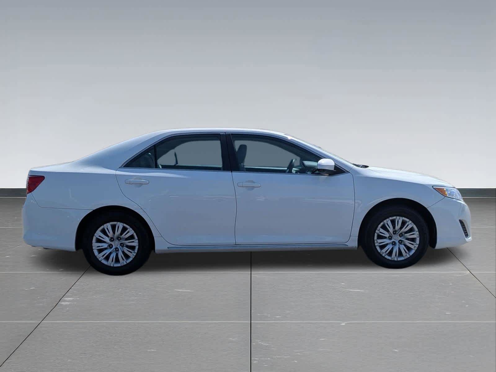 Used 2014 Toyota Camry LE FWD image 6