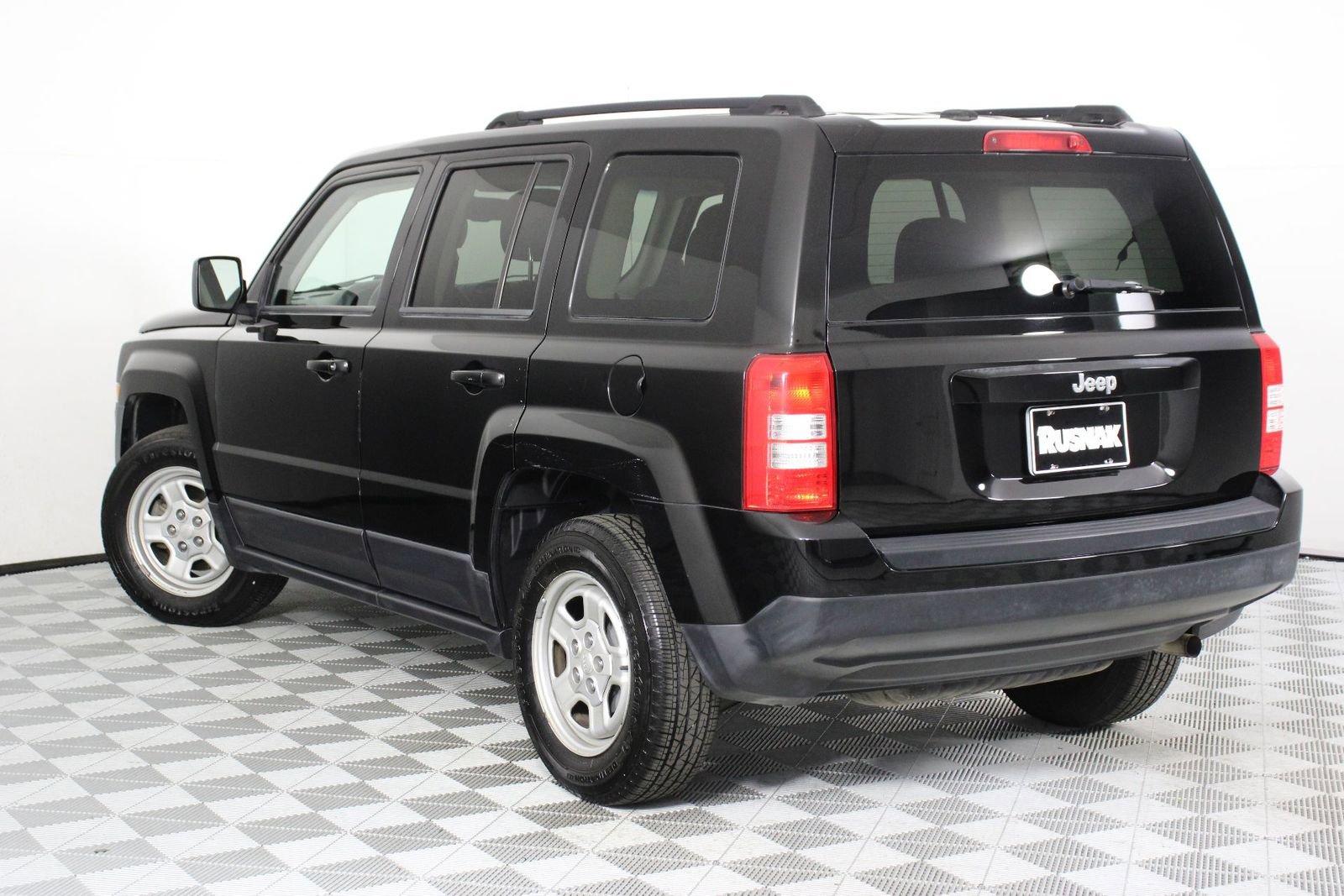 Used 2016 Jeep Patriot Sport w/ Power Value Group FWD image 2