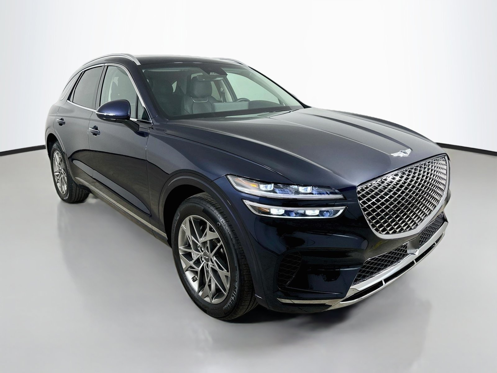 Used 2024 Genesis GV70 2.5T AWD/4WD image 3