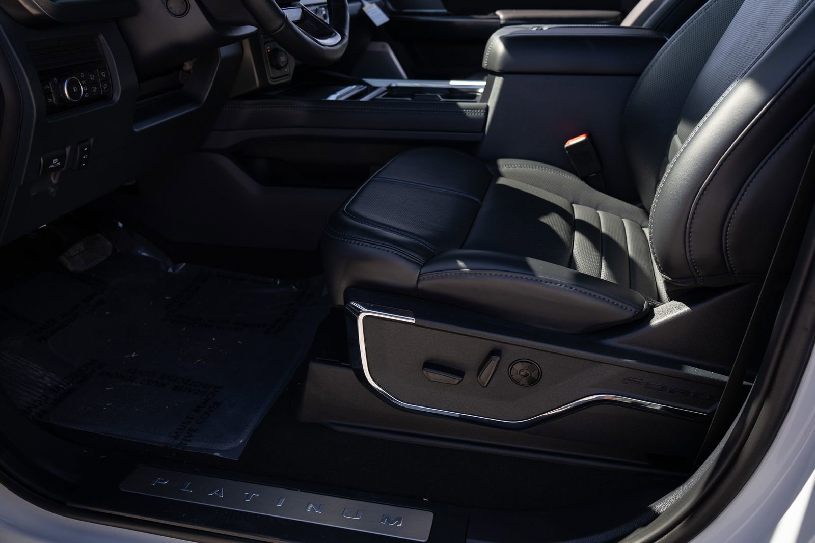 Used 2026 Ford F450 Platinum w/ FX4 Off-Road Package image 34