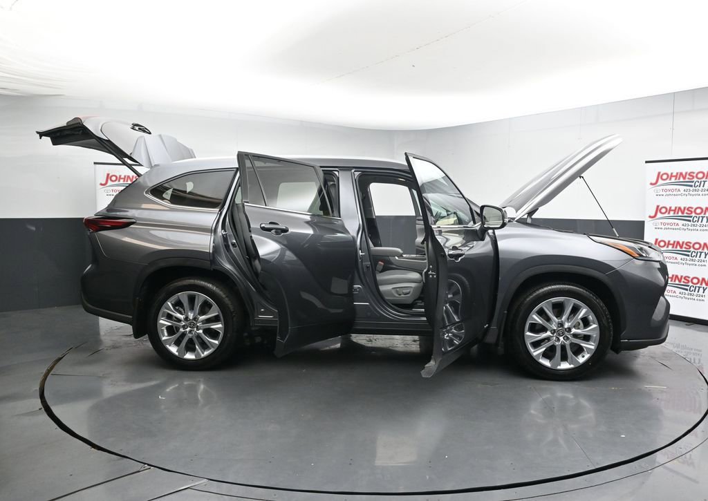 Used 2024 Toyota Highlander Limited AWD/4WD image 47