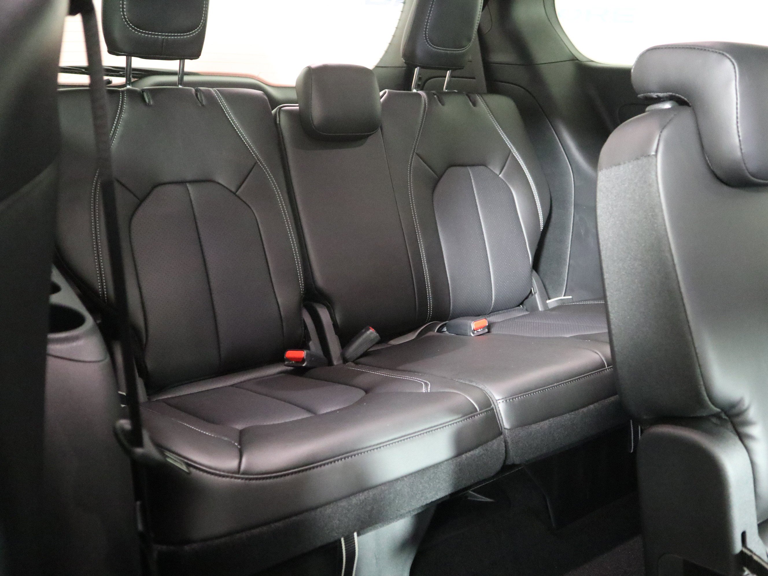 New 2026 Chrysler Pacifica Select image 22