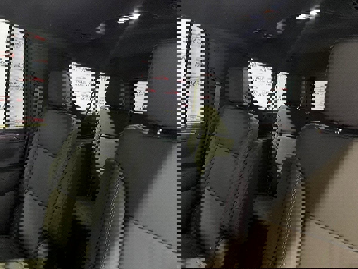 Used 2024 Chevrolet Suburban Z71 image 33