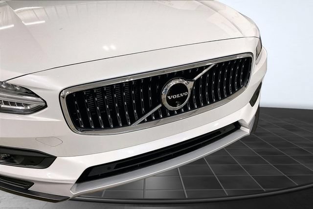 Certified 2025 Volvo V90 B6 Cross Country Plus AWD/4WD image 30