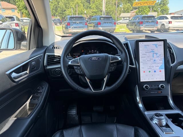 Used 2022 Ford Edge Titanium w/ Equipment Group 301A AWD/4WD image 3