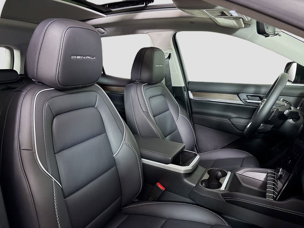 New 2026 GMC Terrain Denali w/ LPO, Black Badging Package image 28