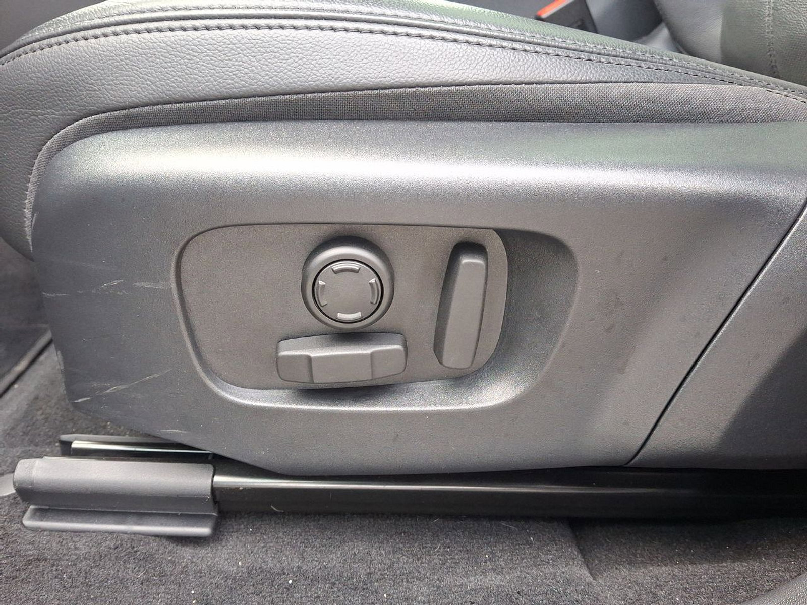 Certified 2024 Land Rover Range Rover Evoque S image 18