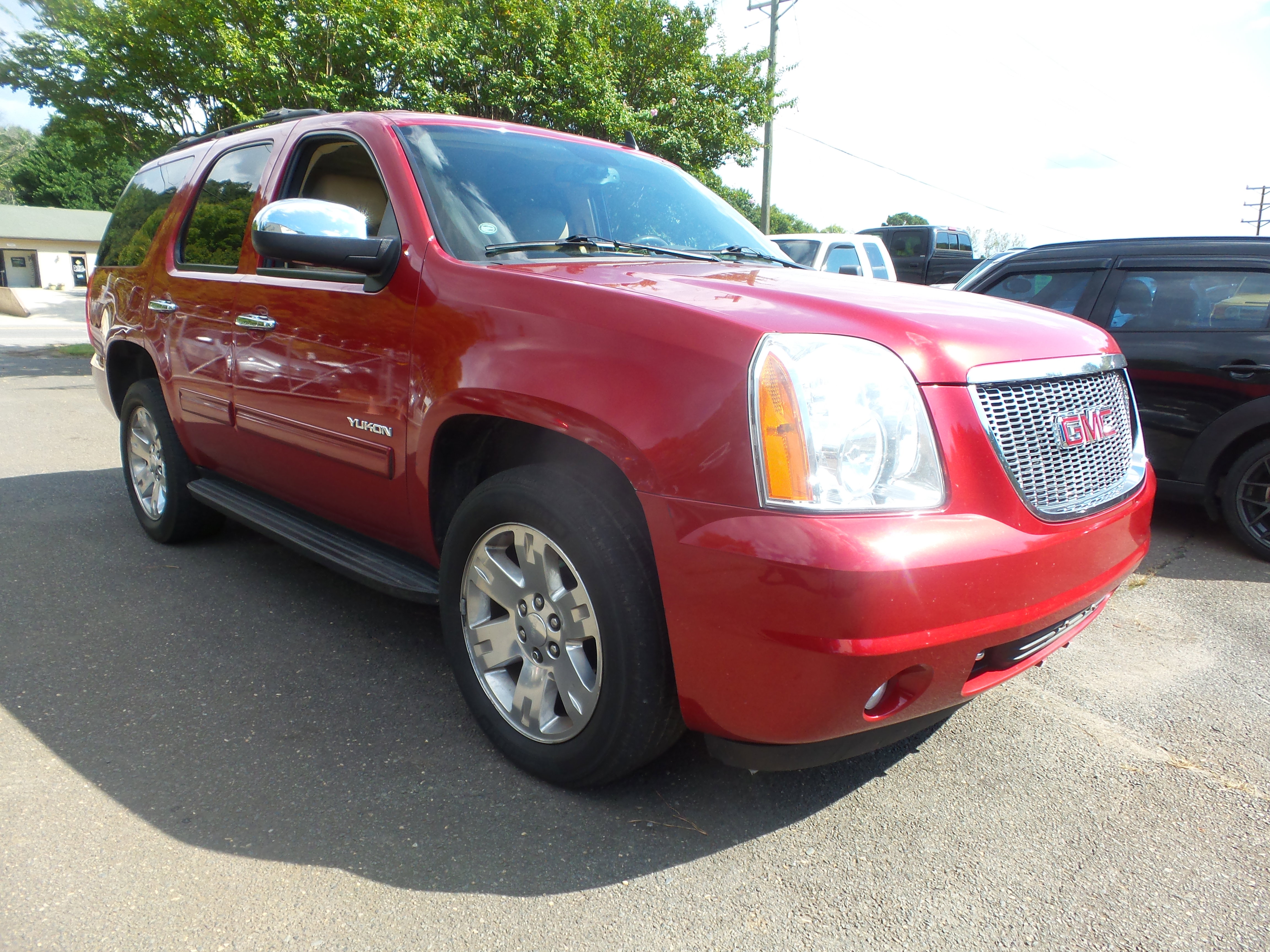 Used 2013 GMC Yukon SLT w/ SLT Chrome Package image 2