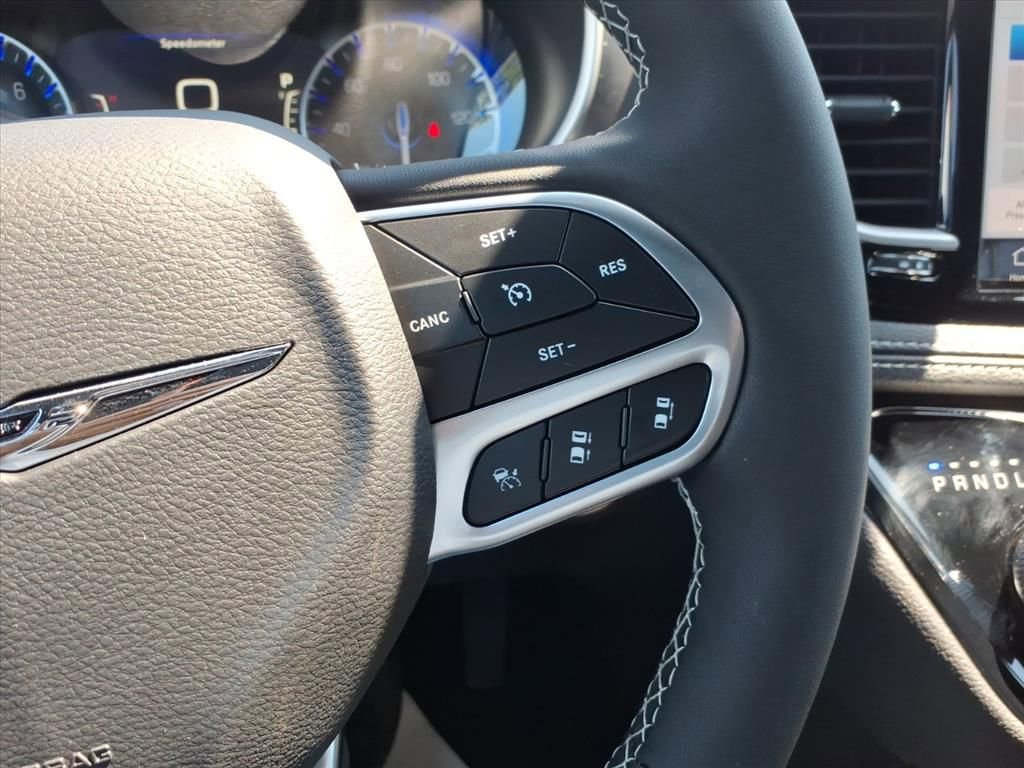 New 2026 Chrysler Pacifica Select image 18