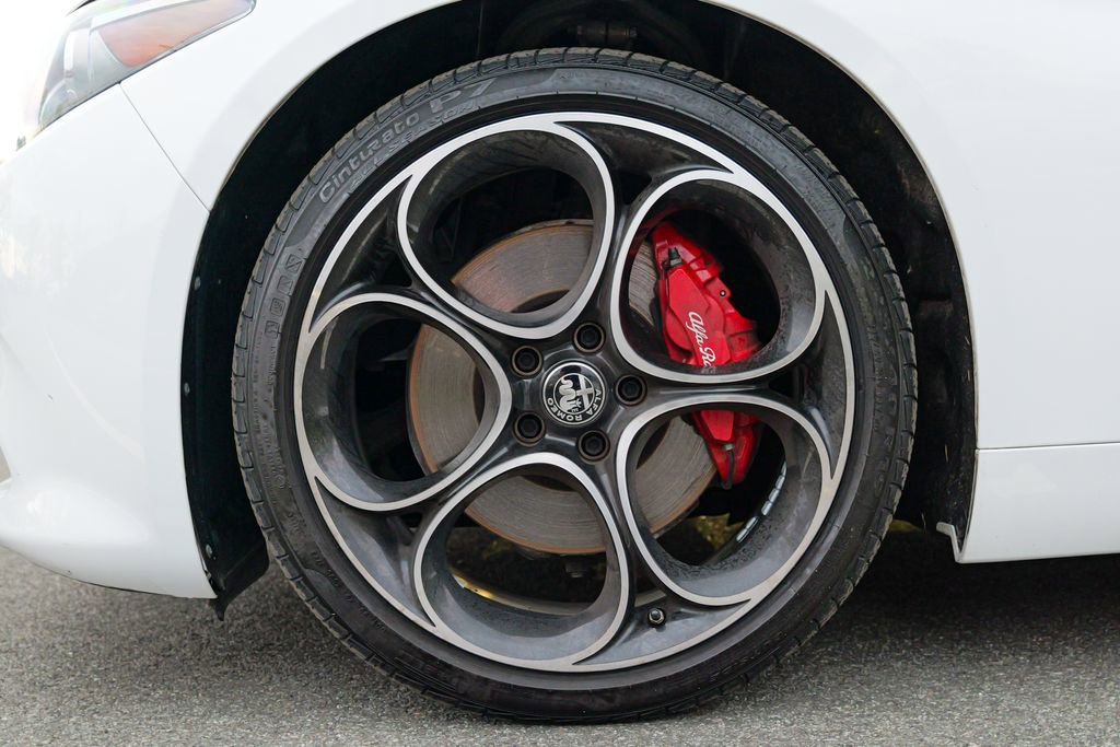 Used 2023 Alfa Romeo Giulia Veloce AWD/4WD image 16