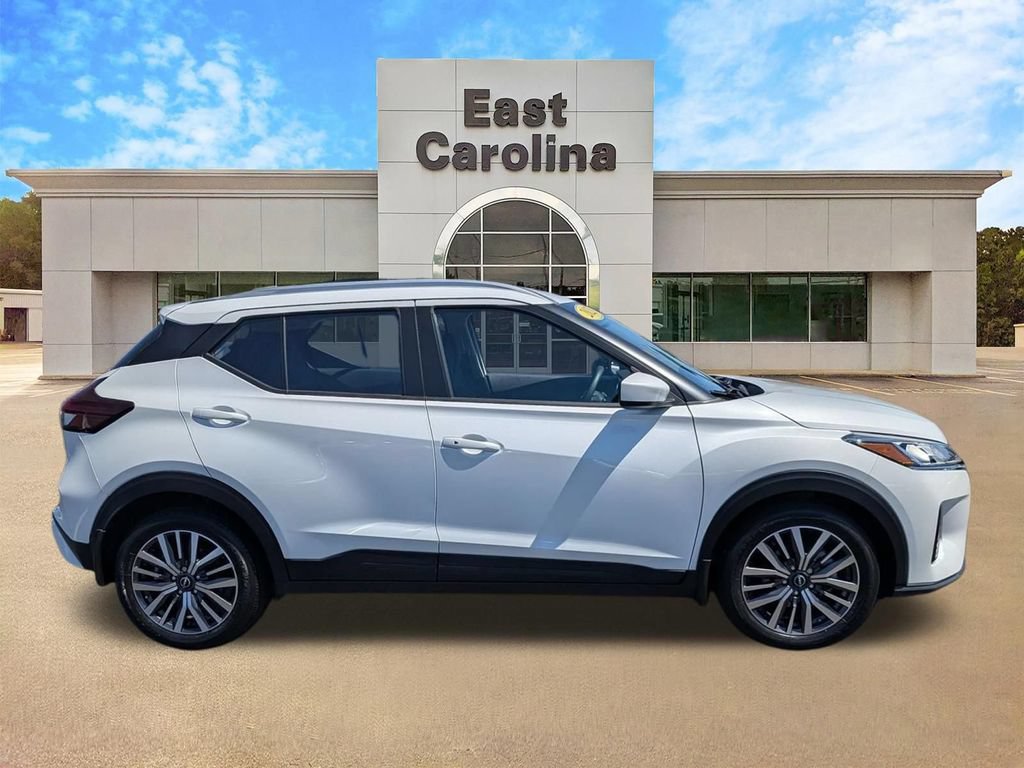 Used 2023 Nissan Kicks SV FWD image 2