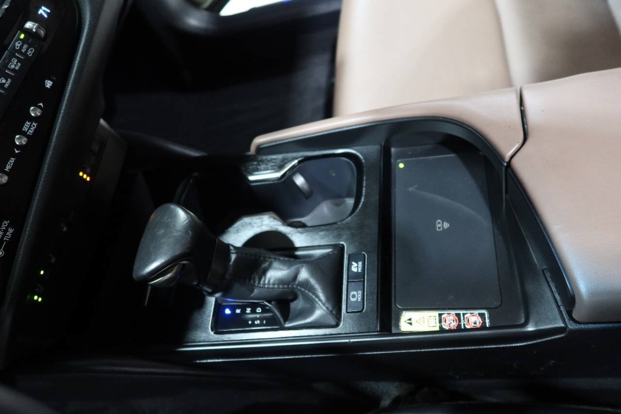 Used 2025 Lexus ES 300h w/ Premium Package FWD image 34