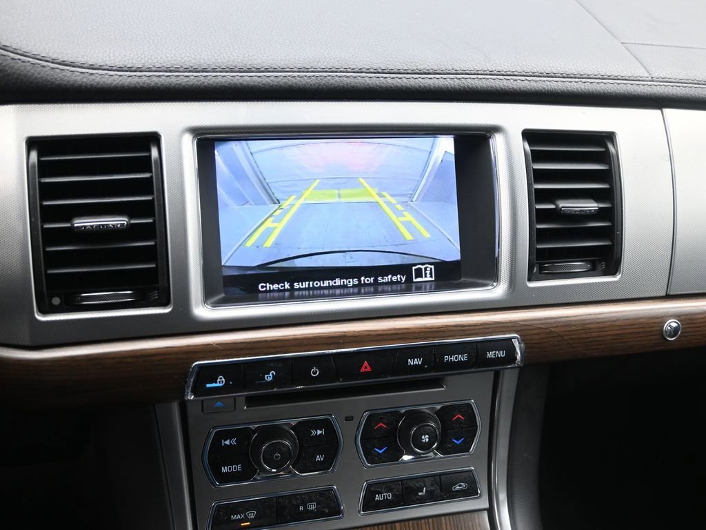 Used 2015 Jaguar XF Premium image 12