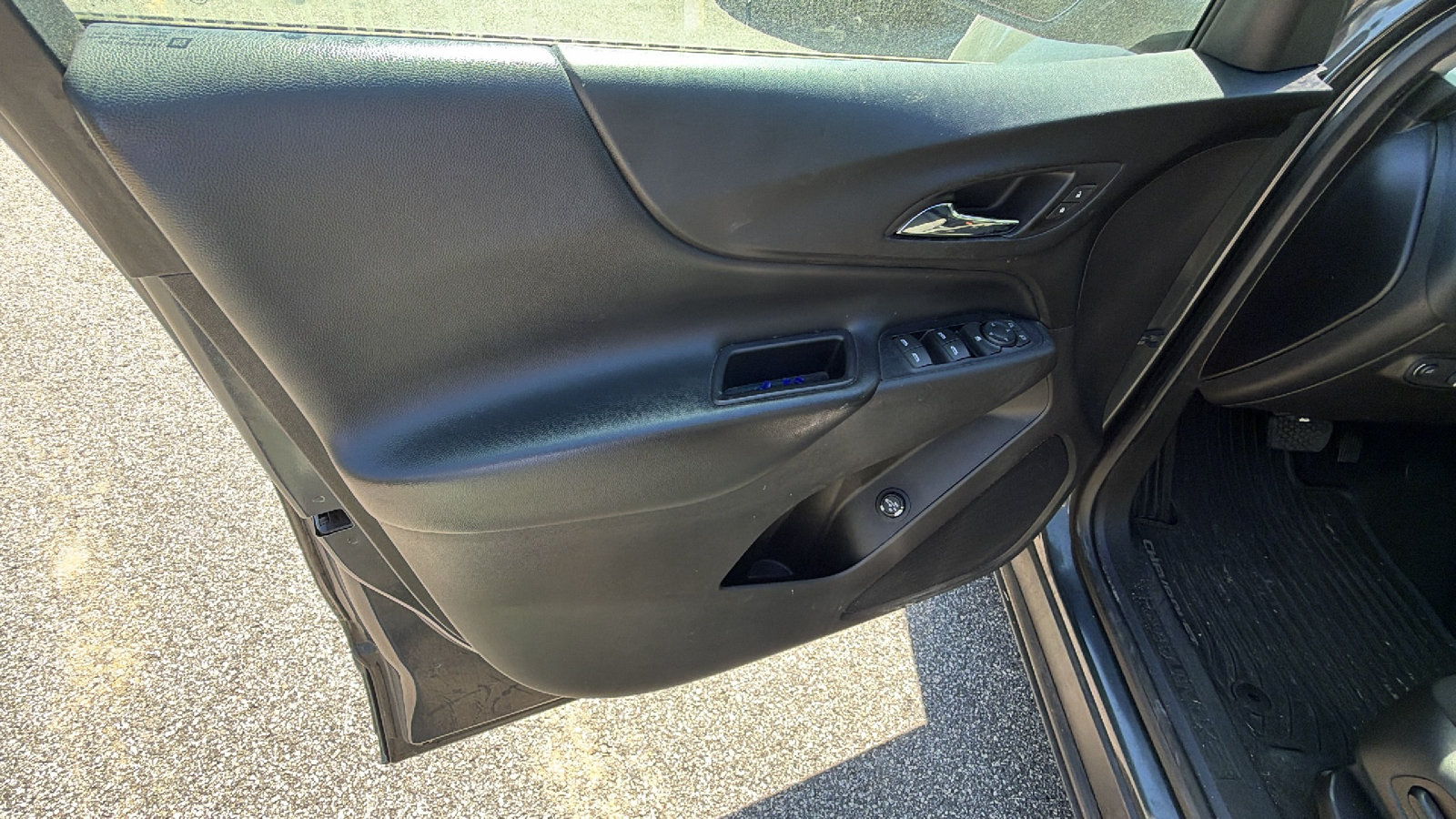 Used 2018 Chevrolet Equinox LT FWD image 14
