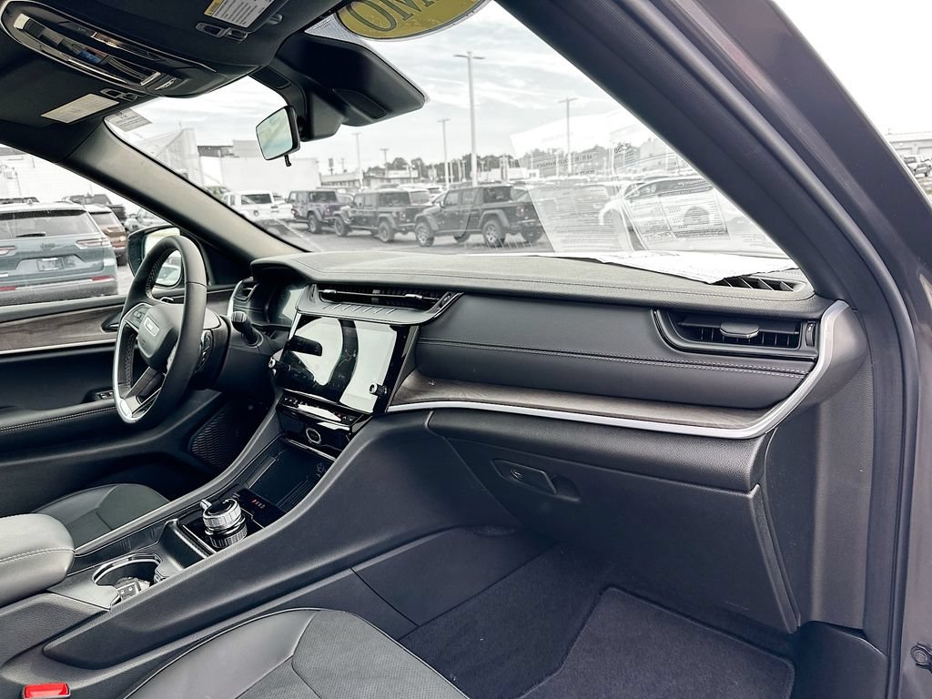 New 2026 Jeep Grand Cherokee Altitude AWD/4WD image 38