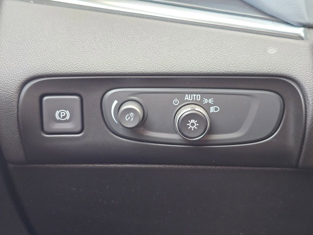 Used 2020 Buick Enclave Essence image 18