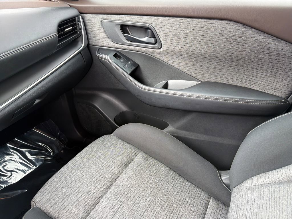 Used 2021 Nissan Rogue S FWD image 26