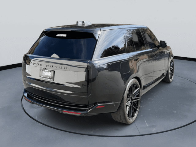 Used 2025 Land Rover Range Rover SE AWD/4WD image 5