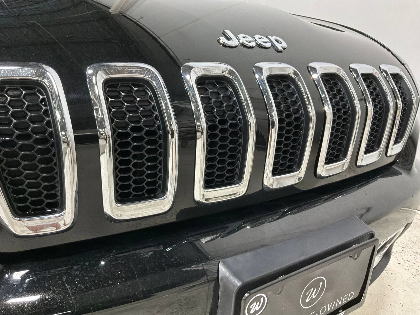 Used 2017 Jeep Cherokee Limited FWD image 28