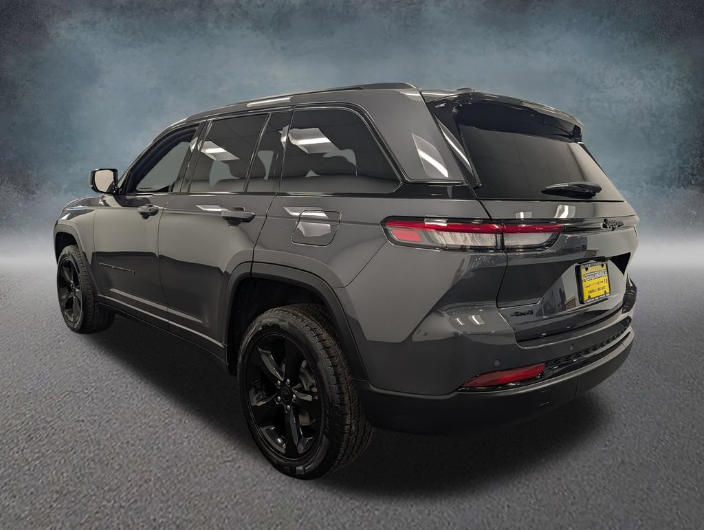 Used 2022 Jeep Grand Cherokee Altitude AWD/4WD image 6