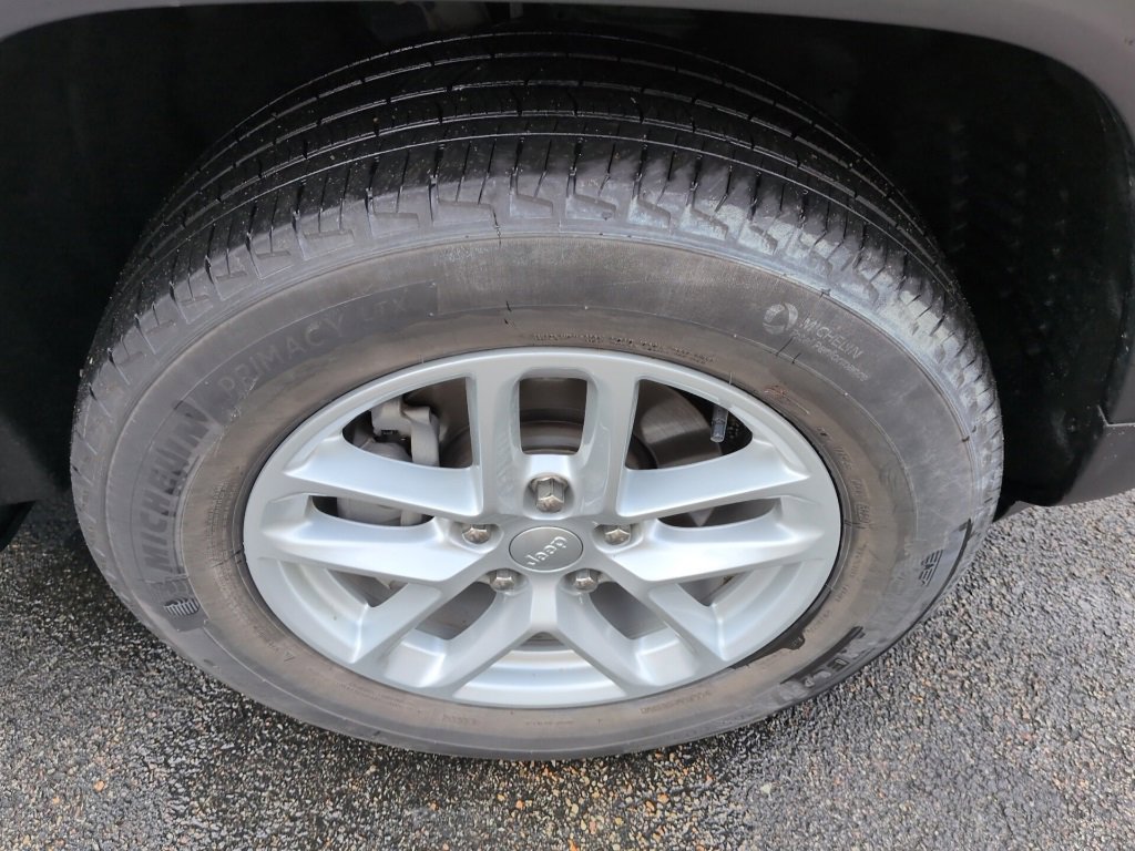 Used 2024 Jeep Grand Cherokee Laredo X w/ Trailer Tow Package image 14