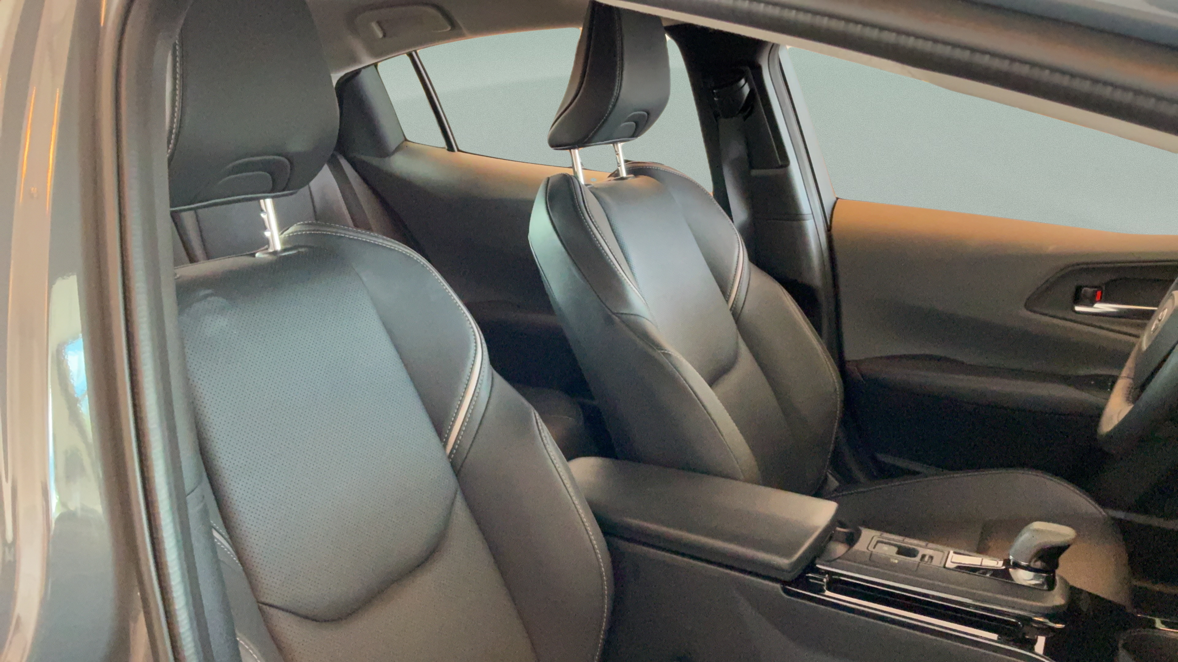 Certified 2025 Toyota Prius XLE FWD image 34