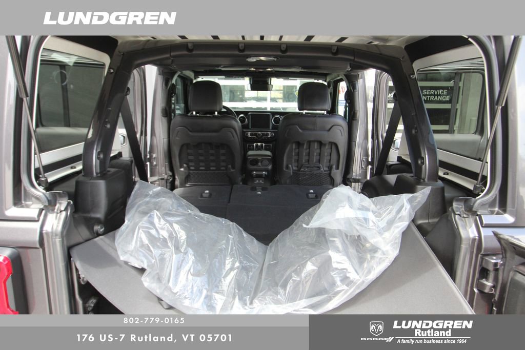 Used 2022 Jeep Wrangler Unlimited Rubicon w/ Dual Top Group AWD/4WD image 16
